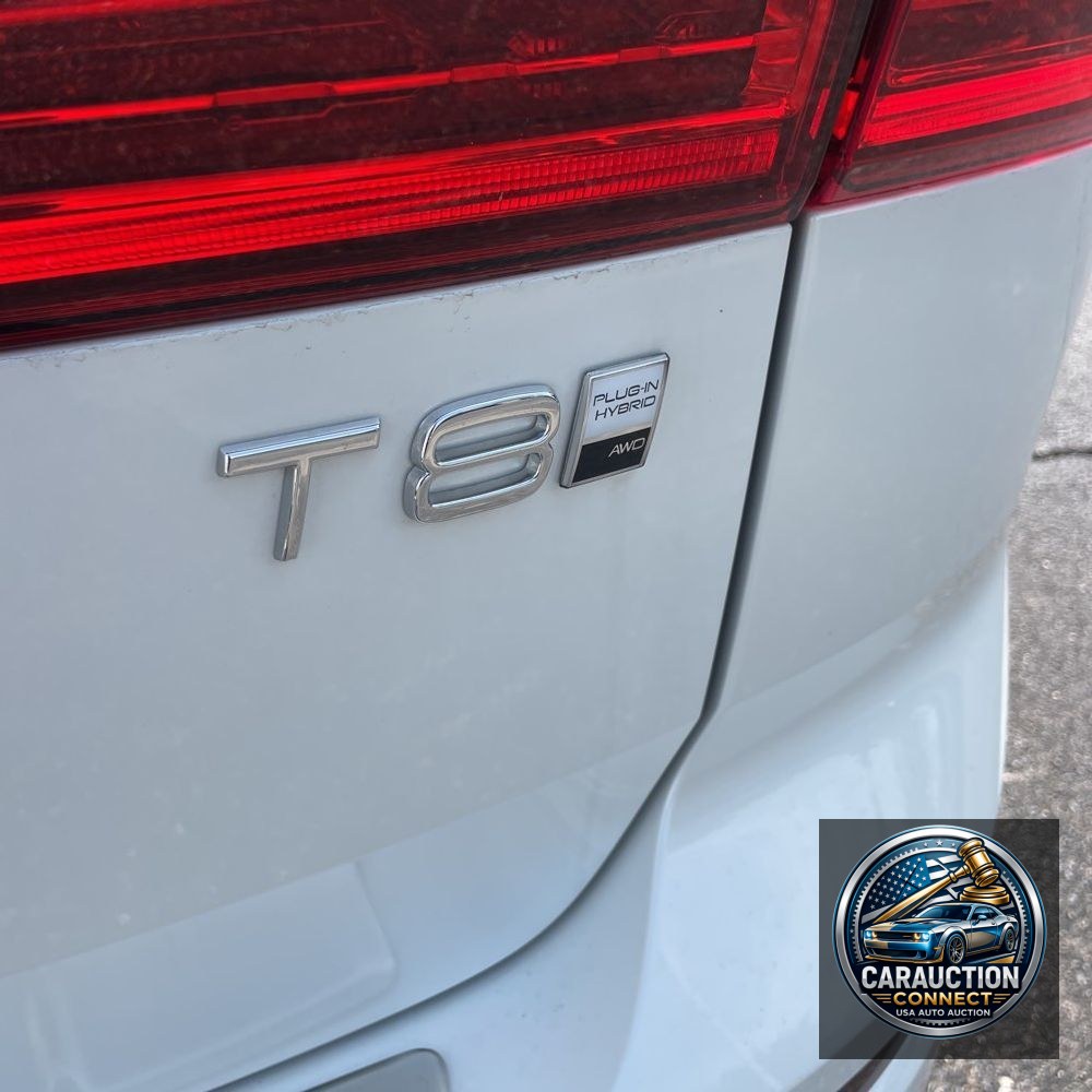 2025 Volvo XC60 T8 - Core PHEV