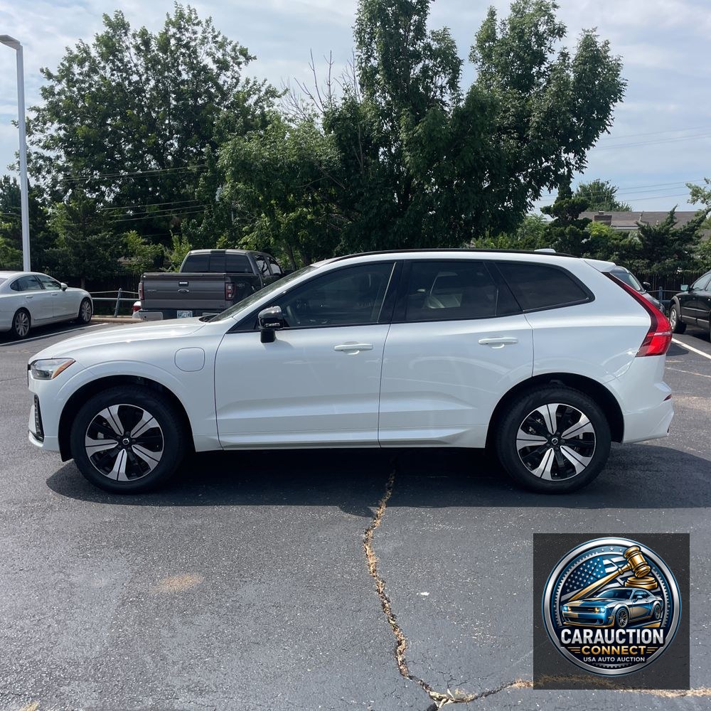 2025 Volvo XC60 T8 - Core PHEV