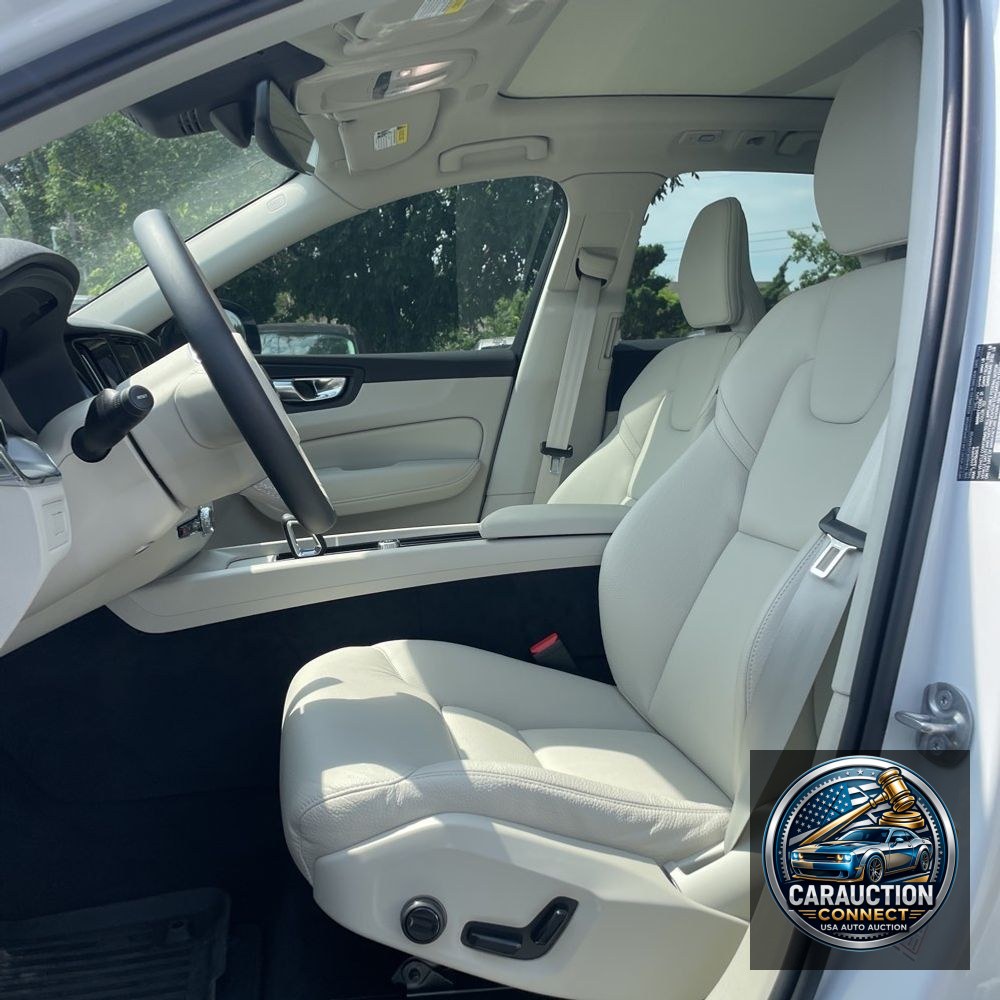 2025 Volvo XC60 T8 - Core PHEV
