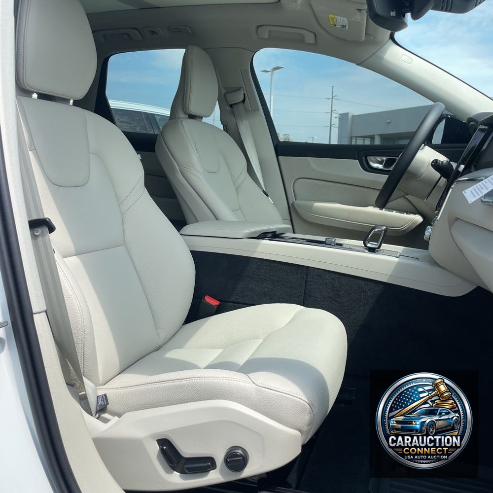 2025 Volvo XC60 T8 - Core PHEV