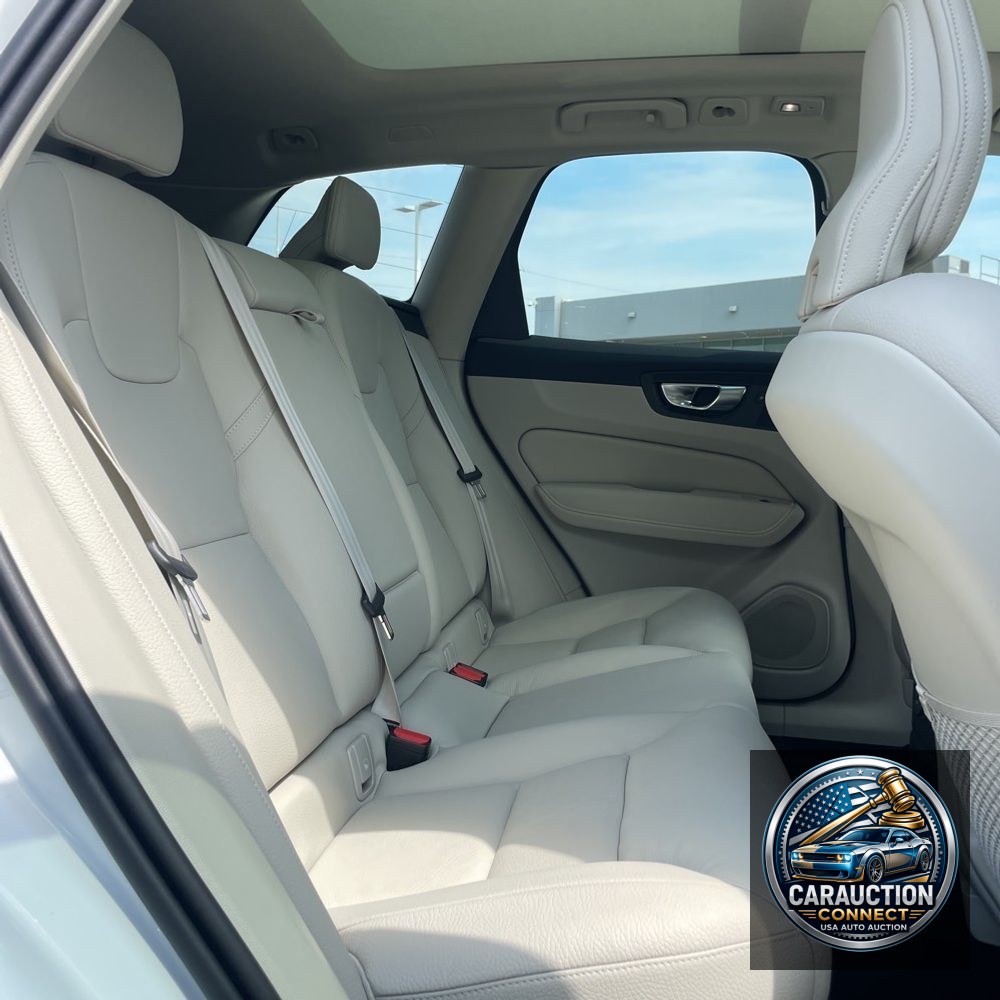 2025 Volvo XC60 T8 - Core PHEV