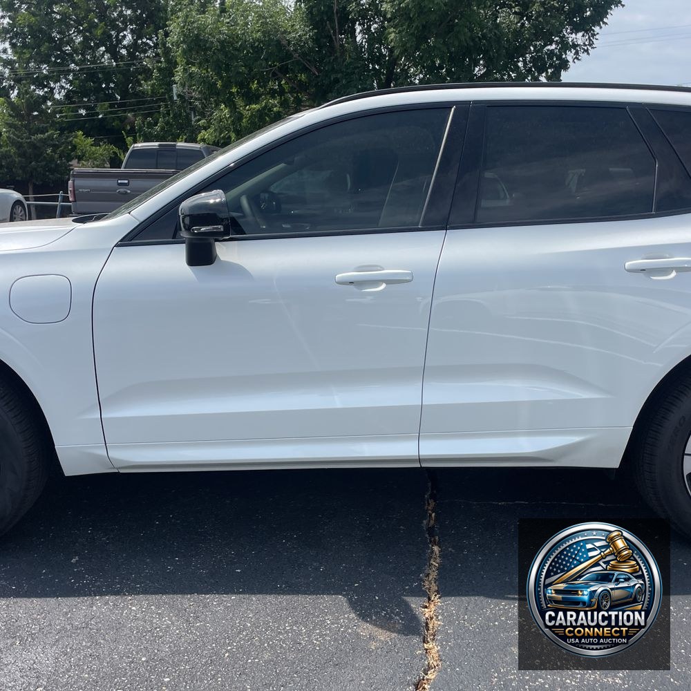 2025 Volvo XC60 T8 - Core PHEV