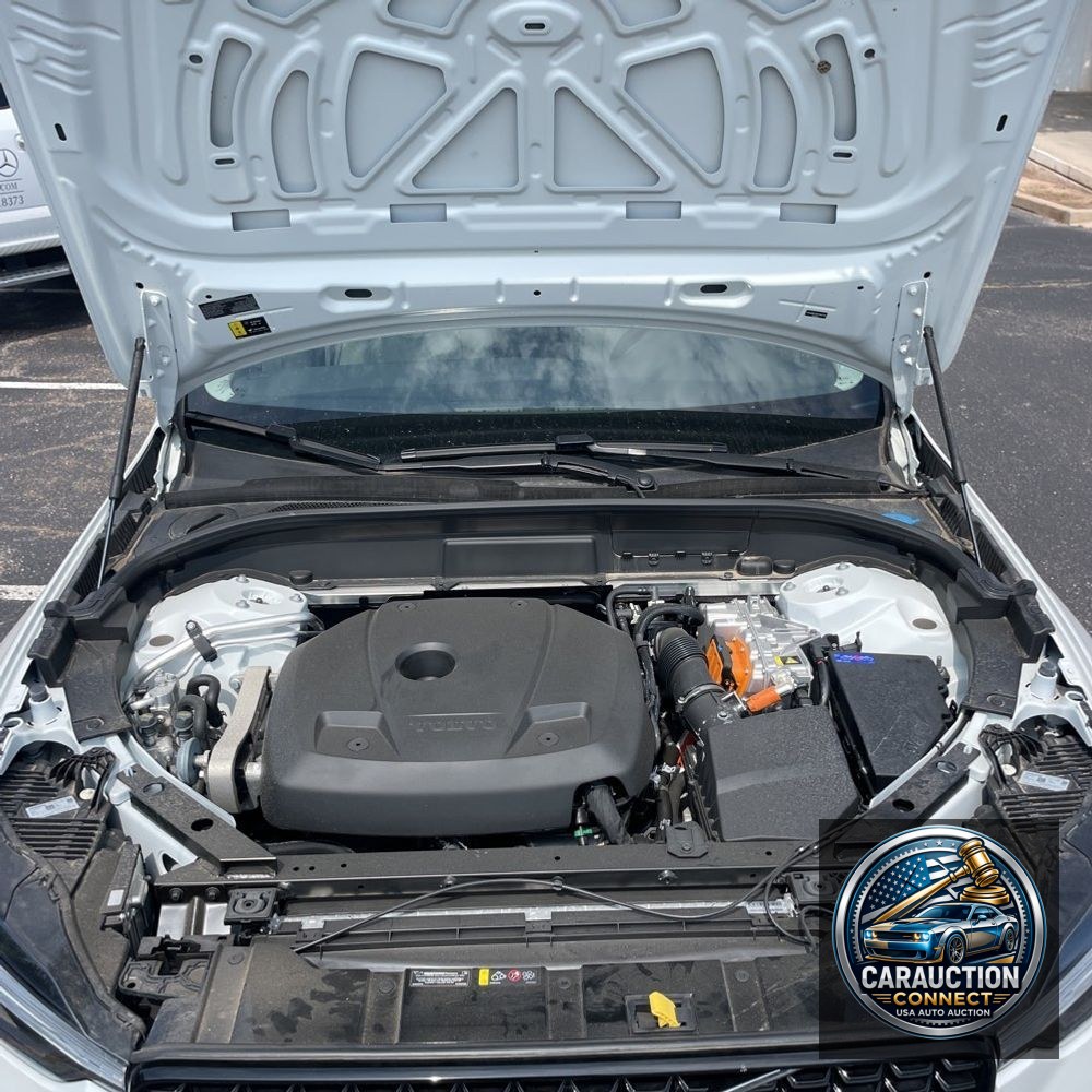 2025 Volvo XC60 T8 - Core PHEV