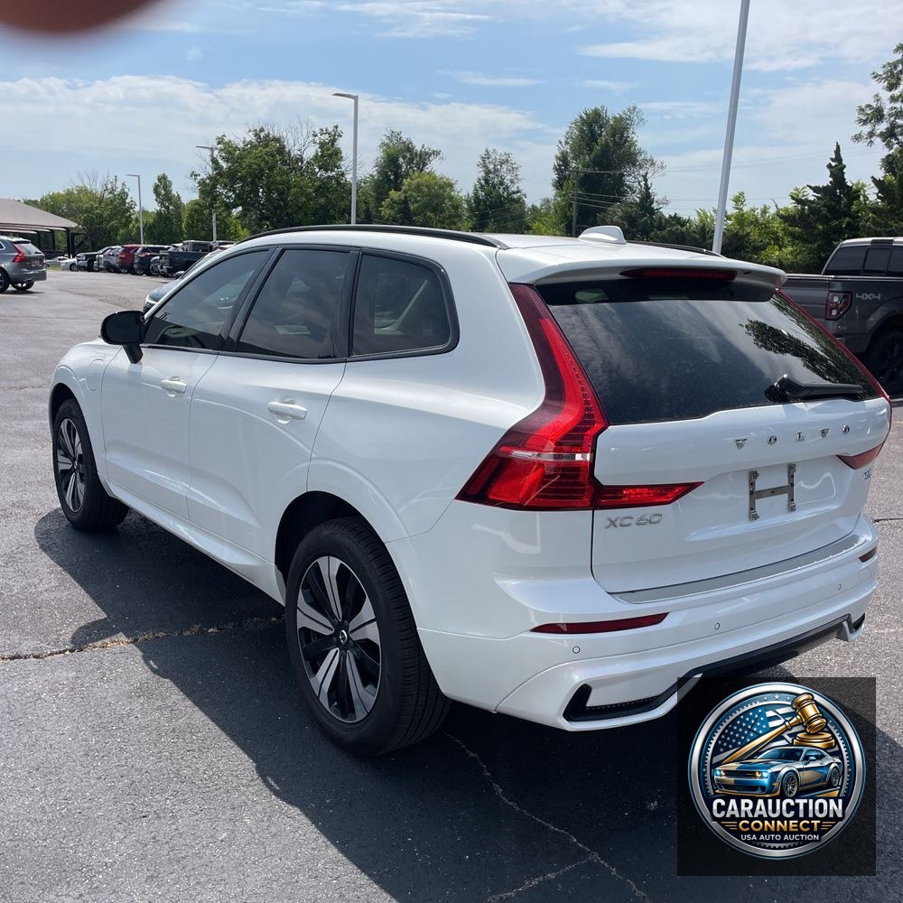 2025 Volvo XC60 T8 - Core PHEV