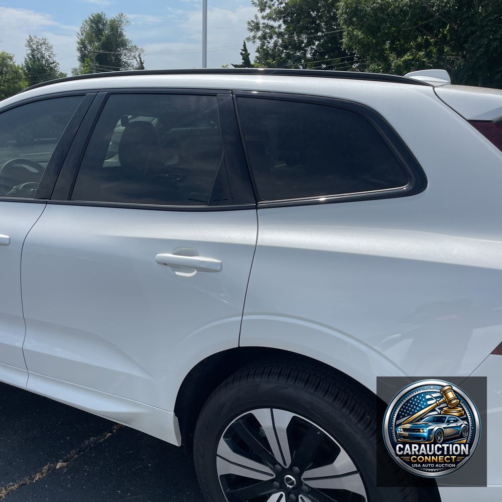 2025 Volvo XC60 T8 - Core PHEV