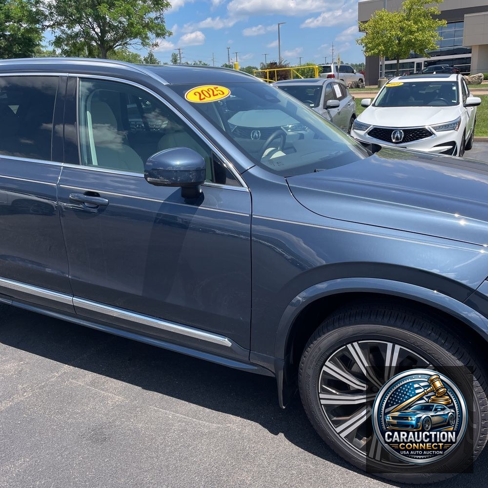 2025 Volvo XC90 B5 - Core