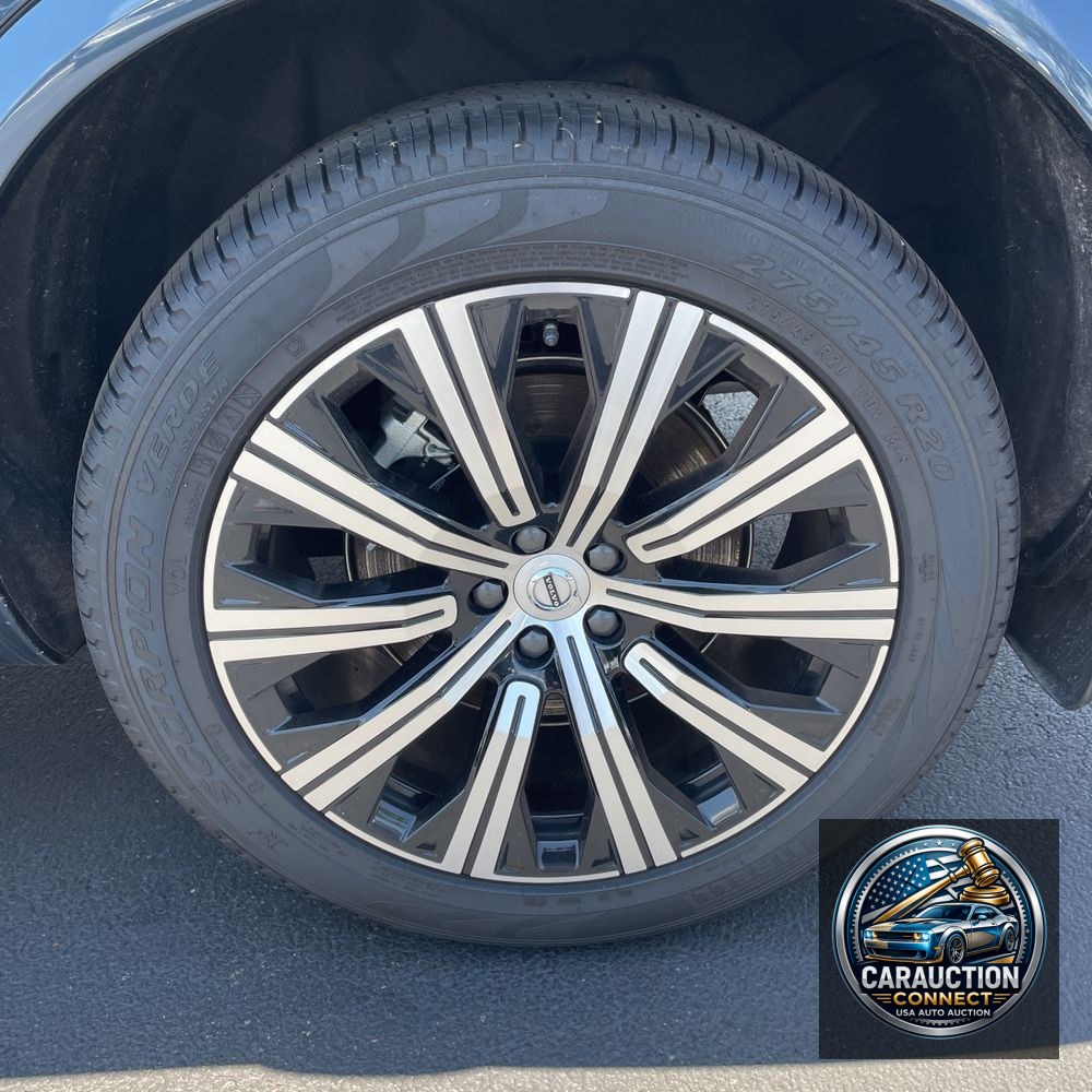 2025 Volvo XC90 B5 - Core