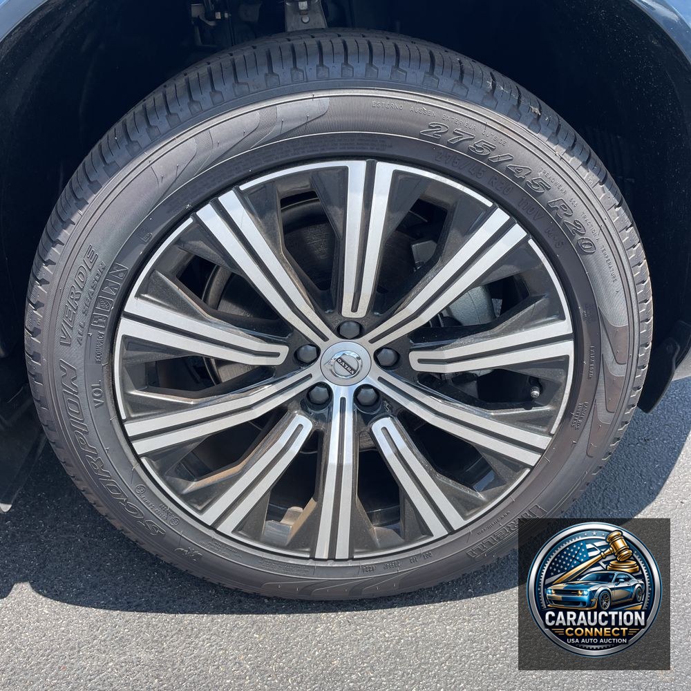 2025 Volvo XC90 B5 - Core