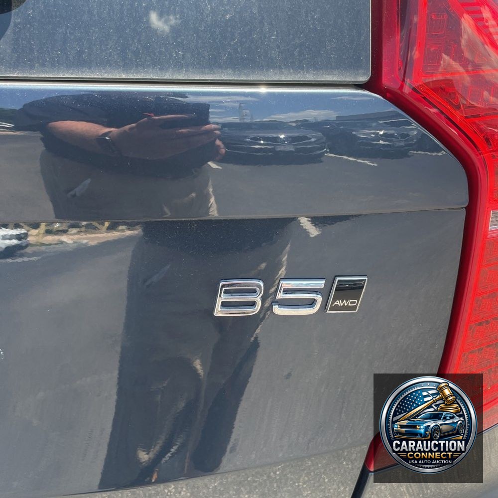 2025 Volvo XC90 B5 - Core
