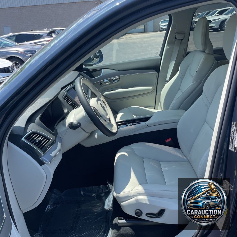 2025 Volvo XC90 B5 - Core