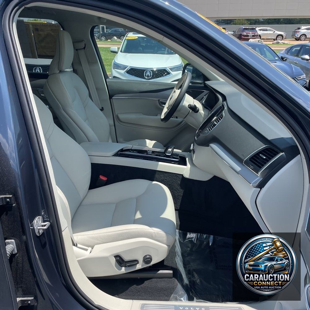 2025 Volvo XC90 B5 - Core