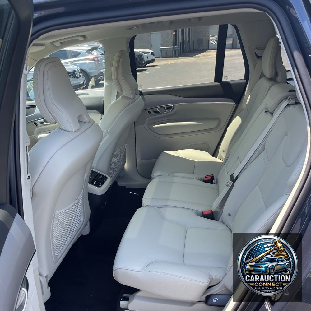 2025 Volvo XC90 B5 - Core