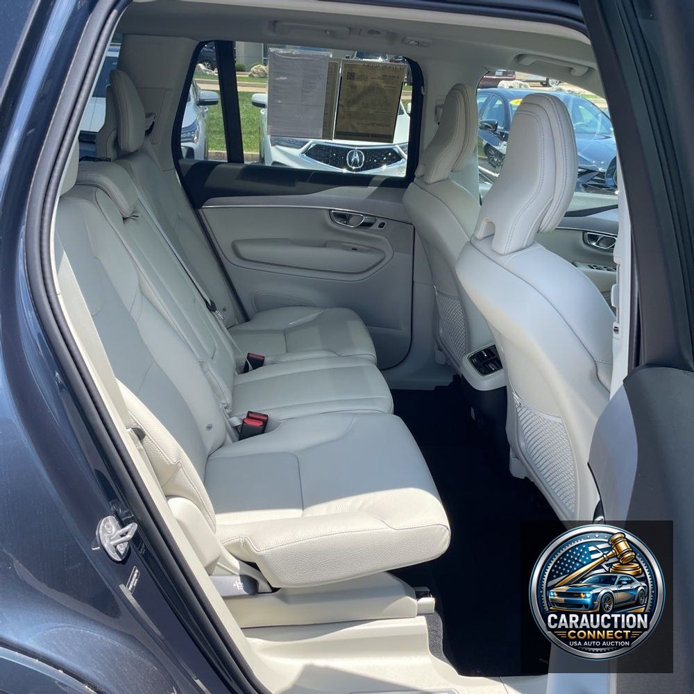 2025 Volvo XC90 B5 - Core