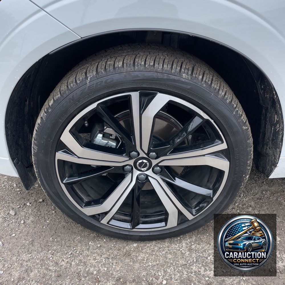 2025 Volvo XC60 B5 - Ultra