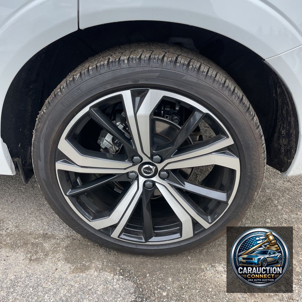 2025 Volvo XC60 B5 - Ultra