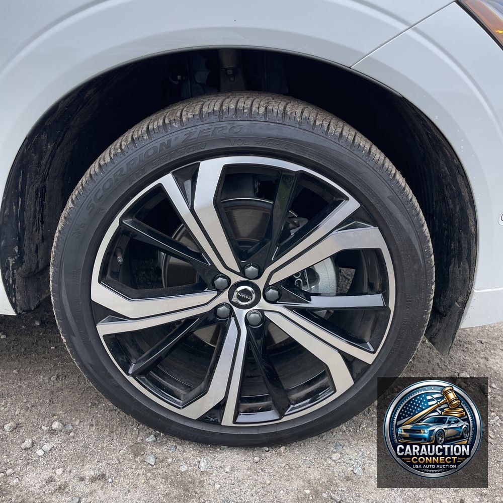 2025 Volvo XC60 B5 - Ultra