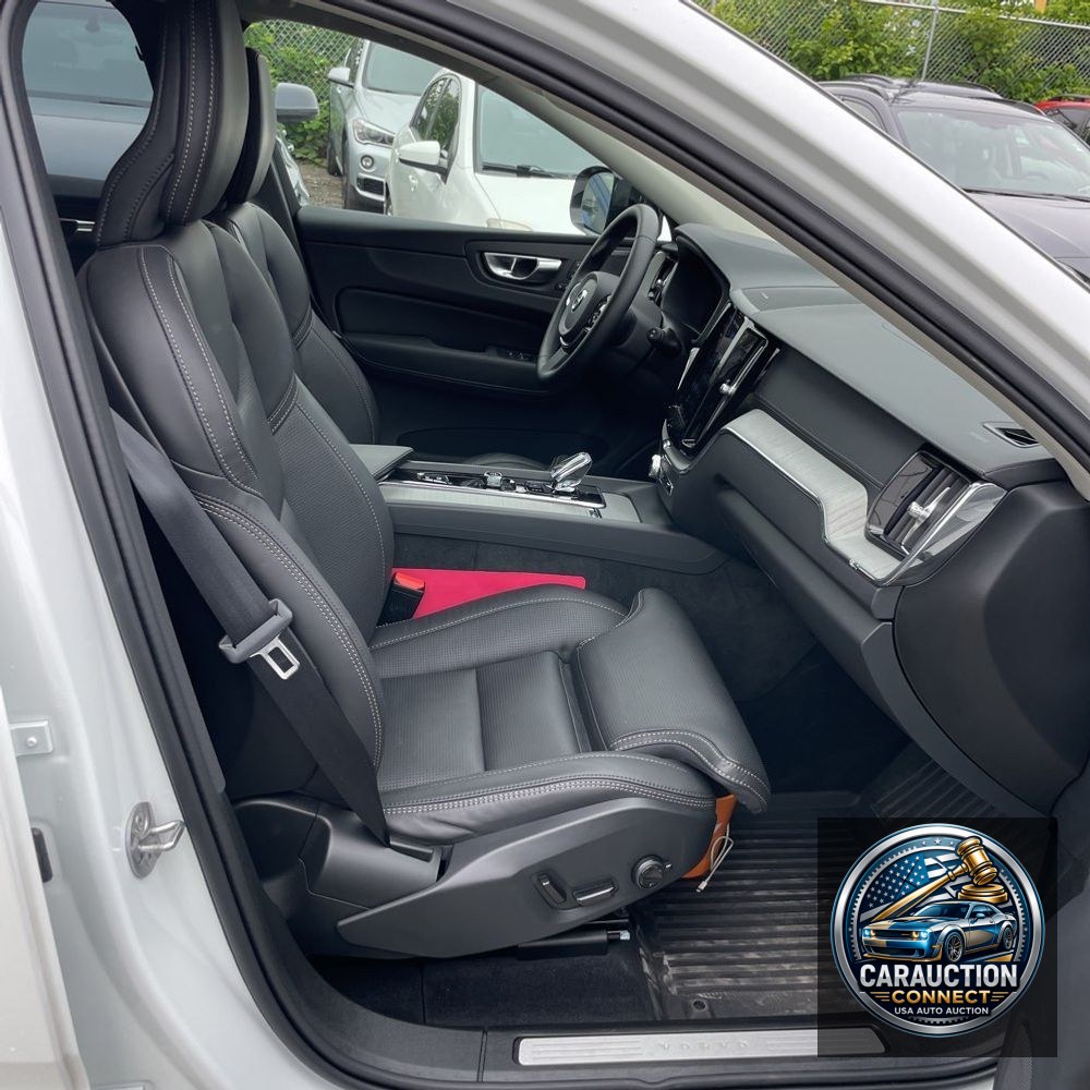 2025 Volvo XC60 B5 - Ultra