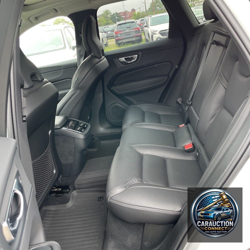 2025 Volvo XC60 B5 - Ultra