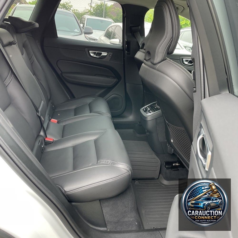 2025 Volvo XC60 B5 - Ultra