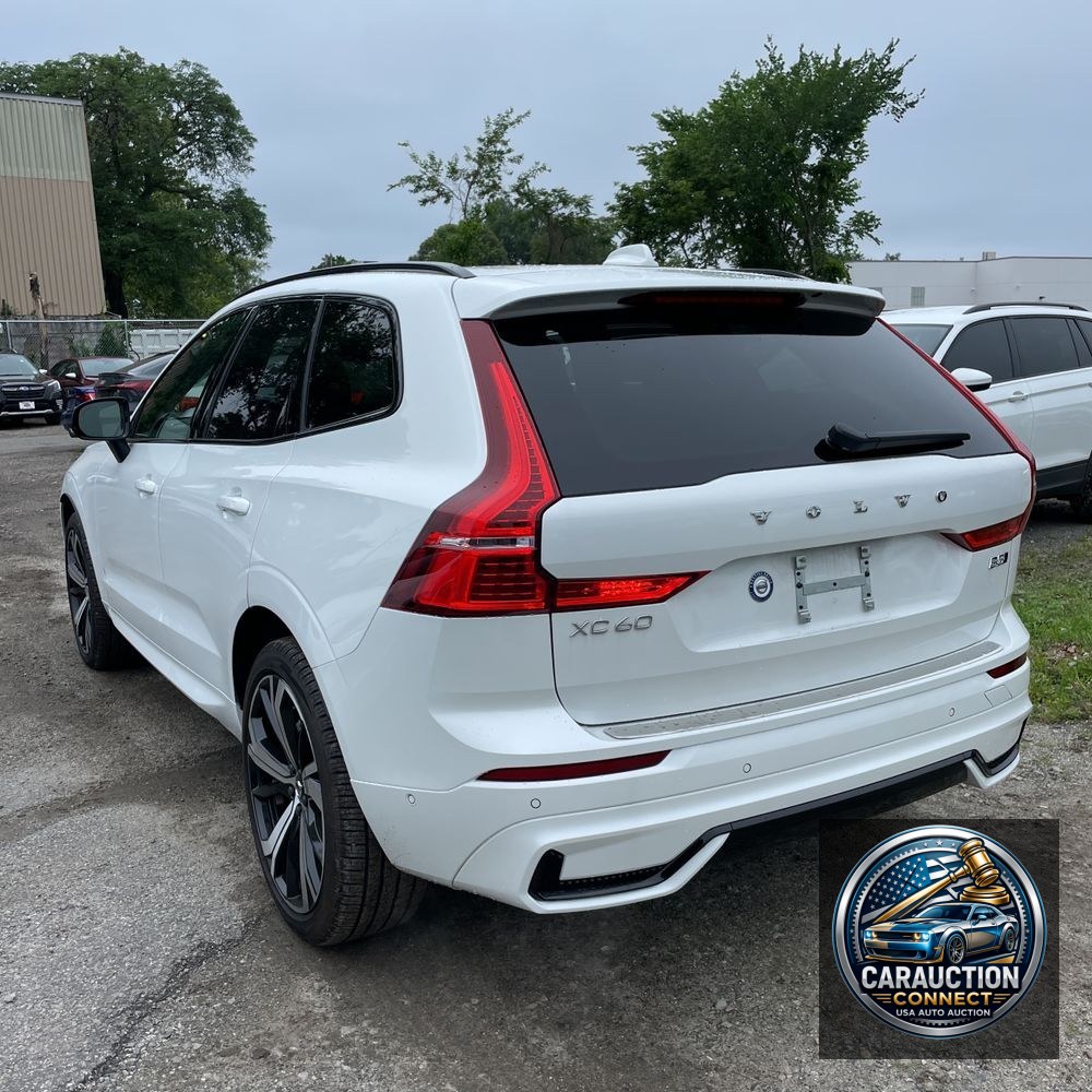 2025 Volvo XC60 B5 - Ultra