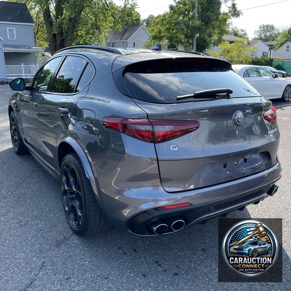 2023 Alfa Romeo Stelvio Quadrifoglio