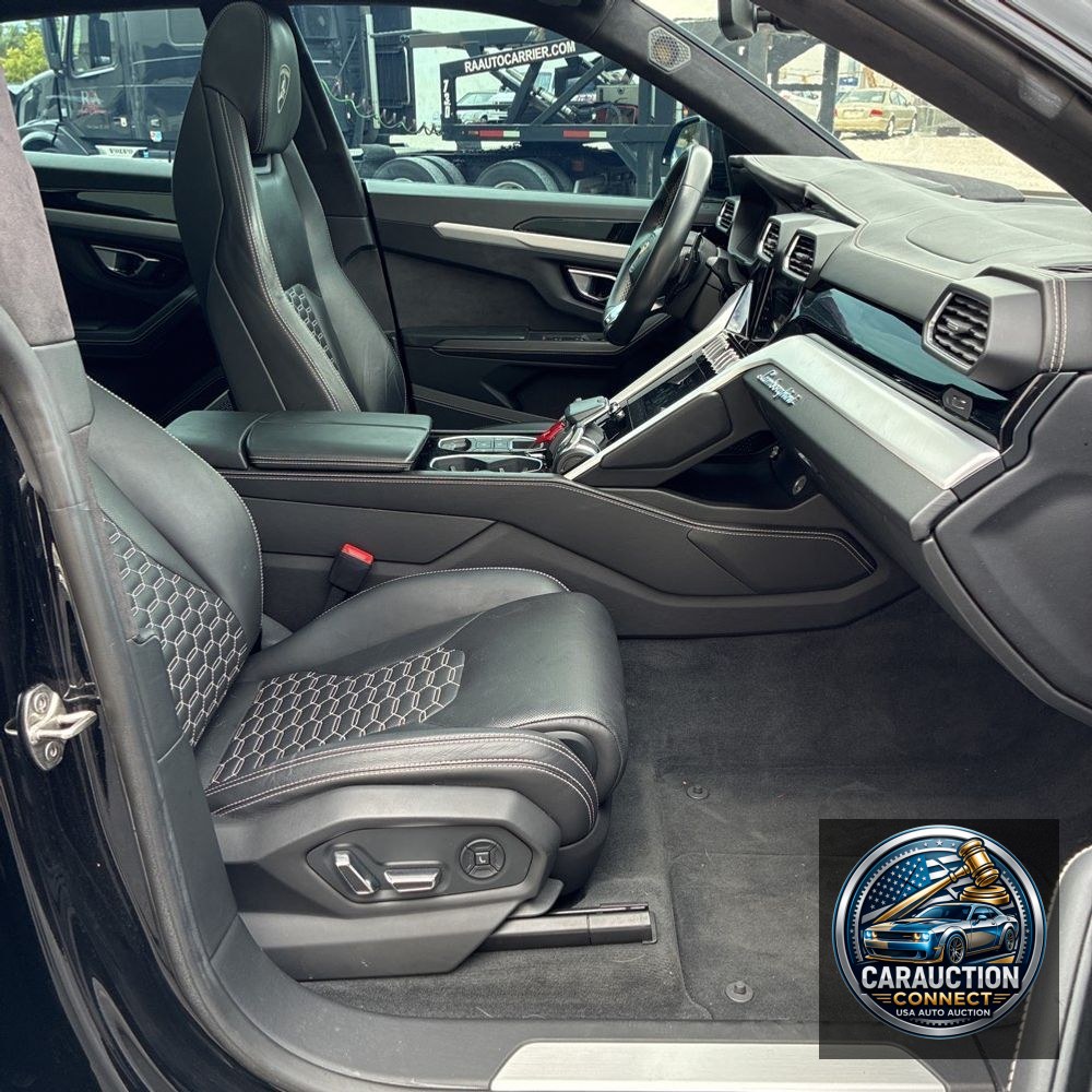 2020 Lamborghini Urus Base