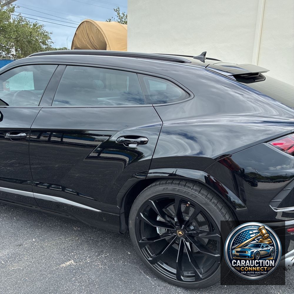2020 Lamborghini Urus Base