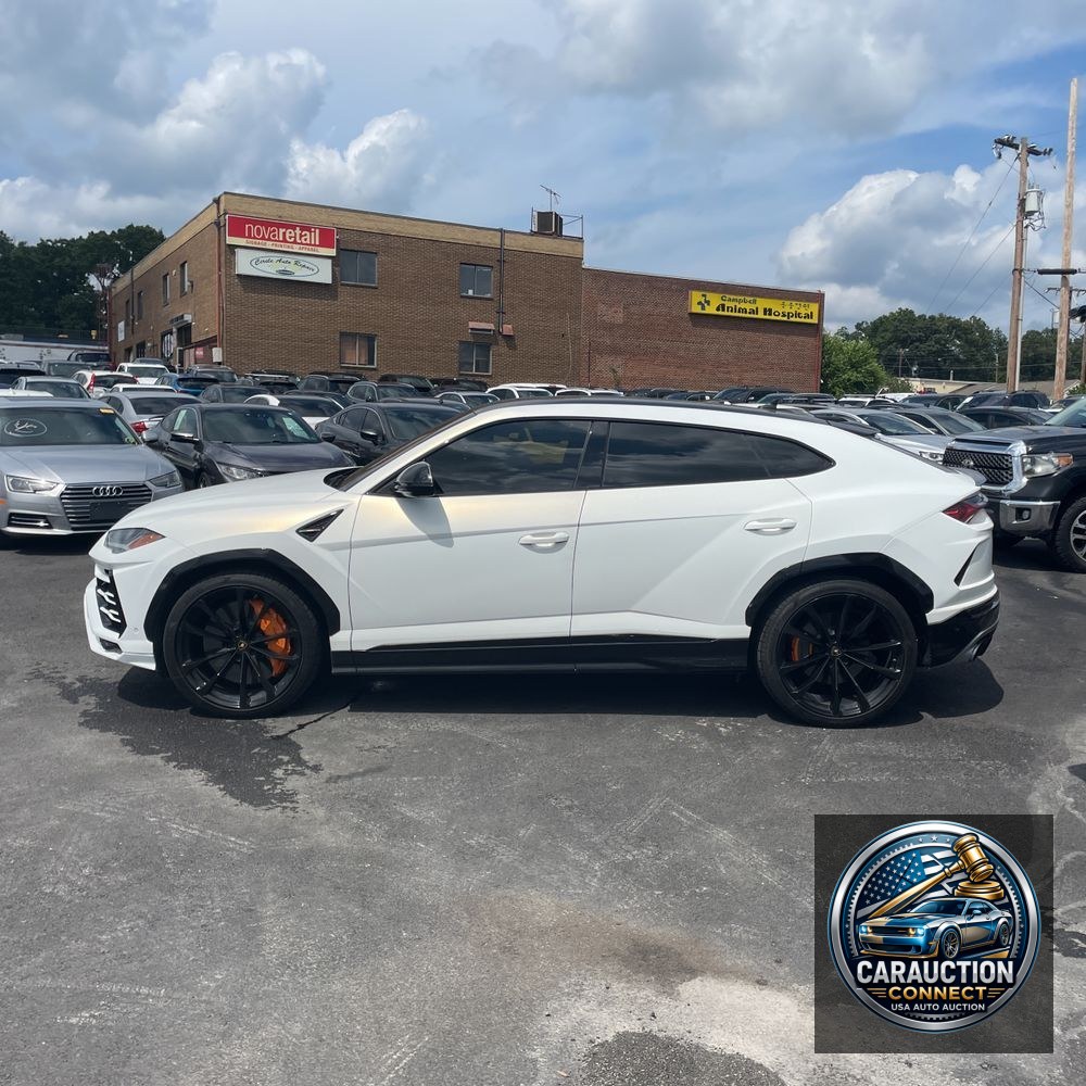 2020 Lamborghini Urus Base