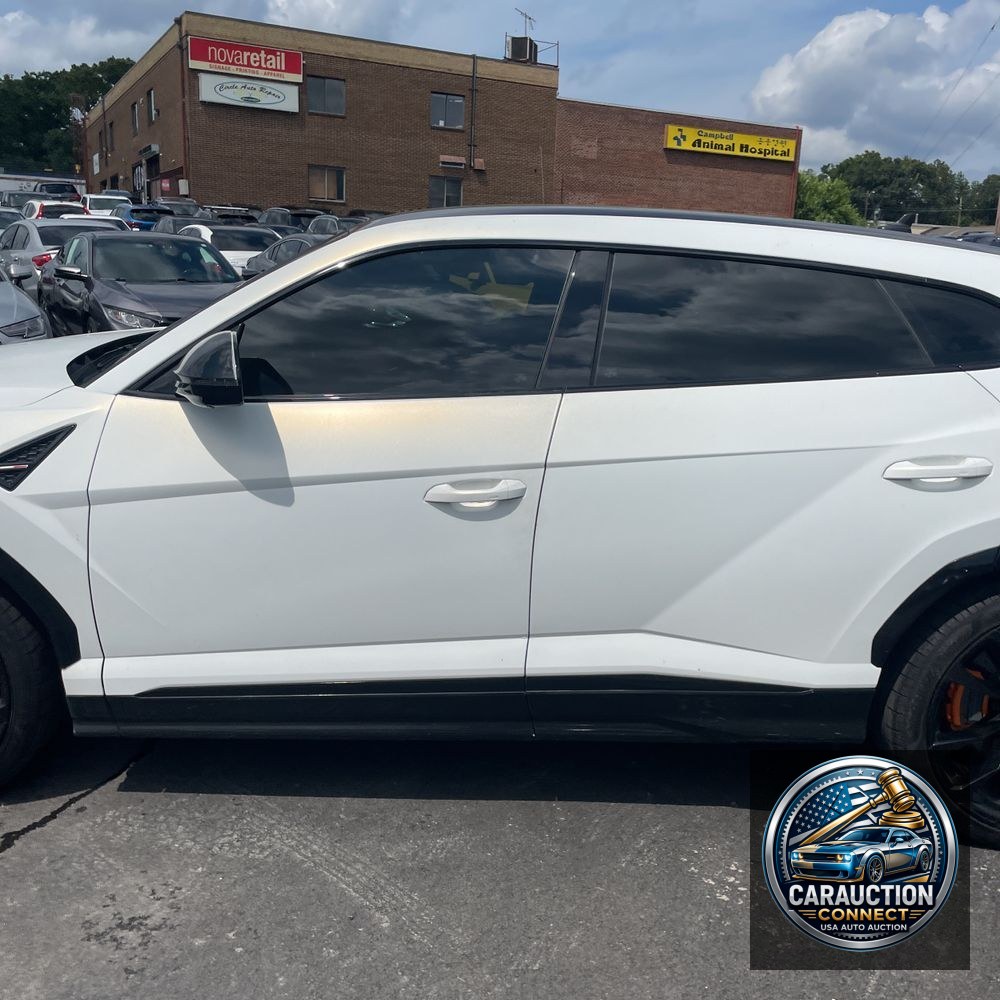 2020 Lamborghini Urus Base