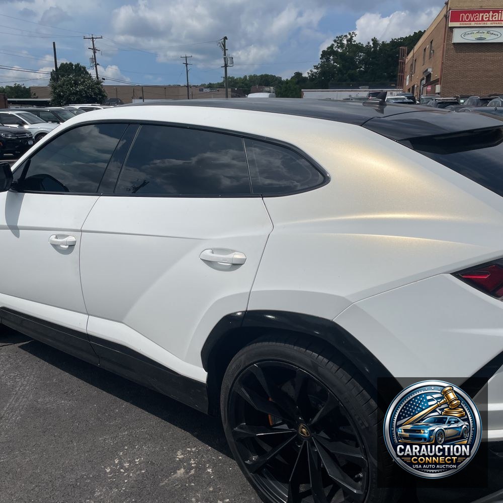 2020 Lamborghini Urus Base