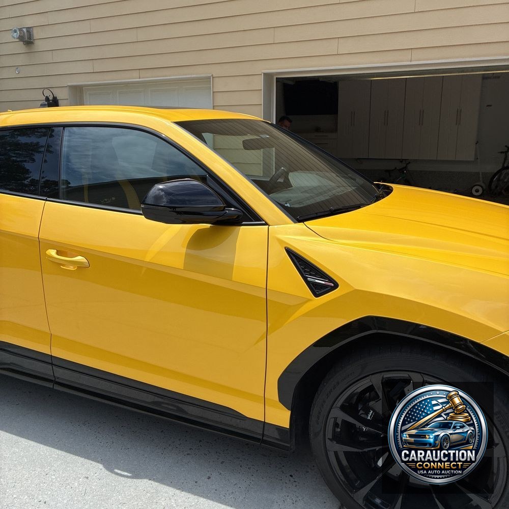 2022 Lamborghini Urus Base