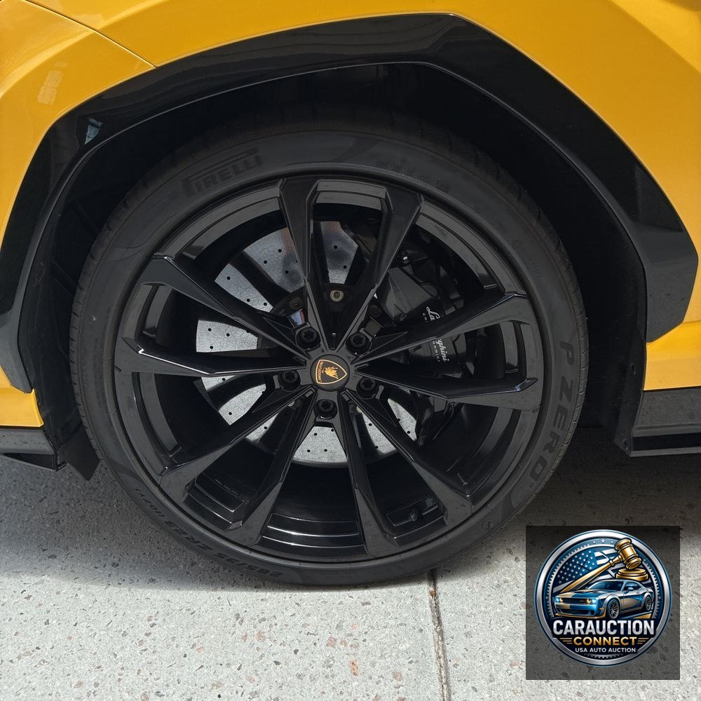 2022 Lamborghini Urus Base