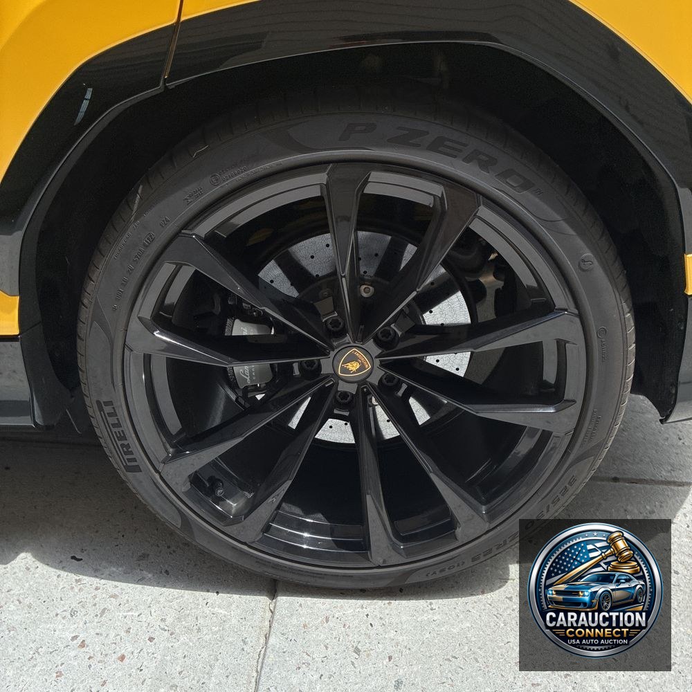 2022 Lamborghini Urus Base