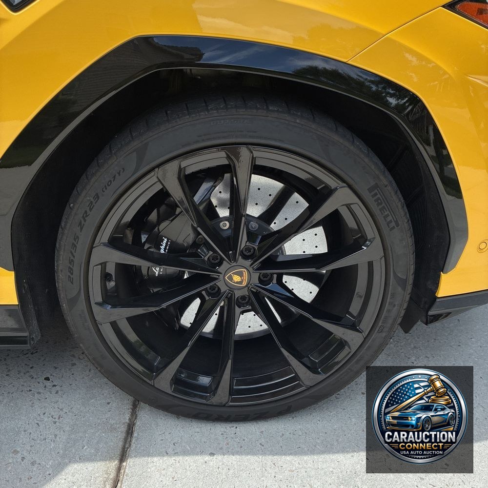 2022 Lamborghini Urus Base