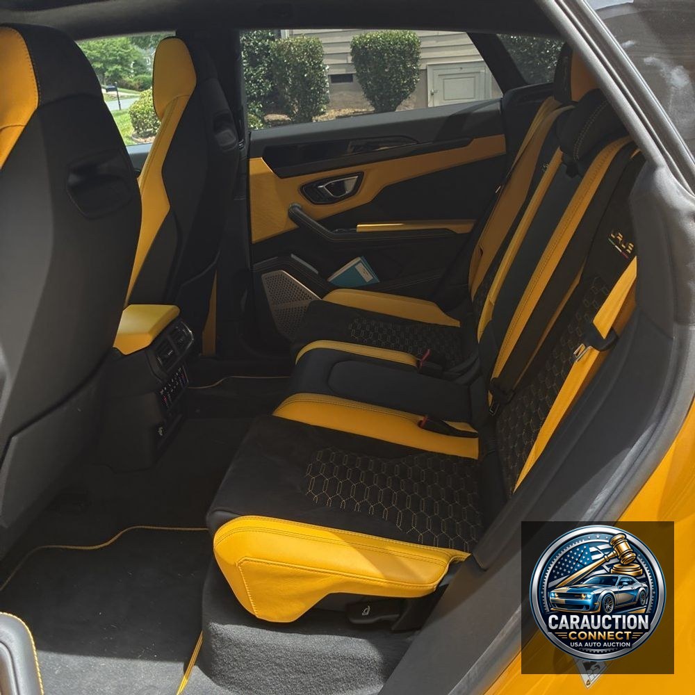 2022 Lamborghini Urus Base