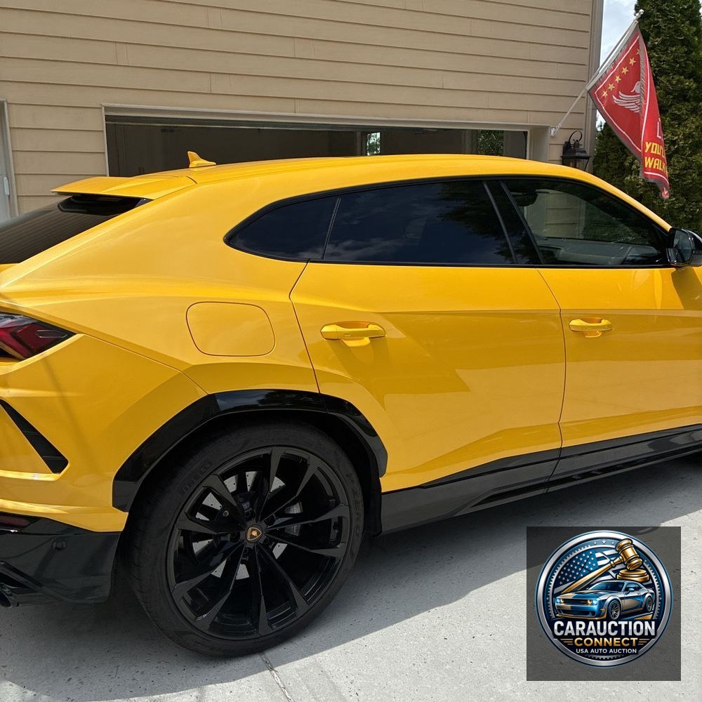2022 Lamborghini Urus Base